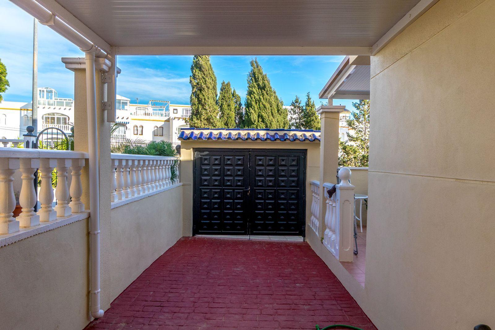 Resale - 3 Bedroom 2 Bathroom Town House in Orihuela Costa - Costa Blanca  - Alicante