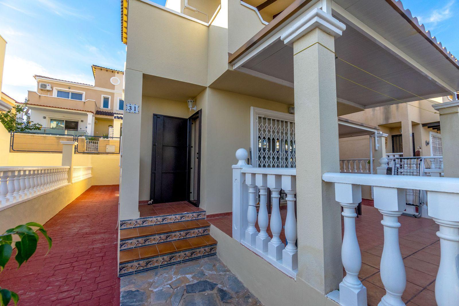 Resale - 3 Bedroom 2 Bathroom Town House in Orihuela Costa - Costa Blanca  - Alicante