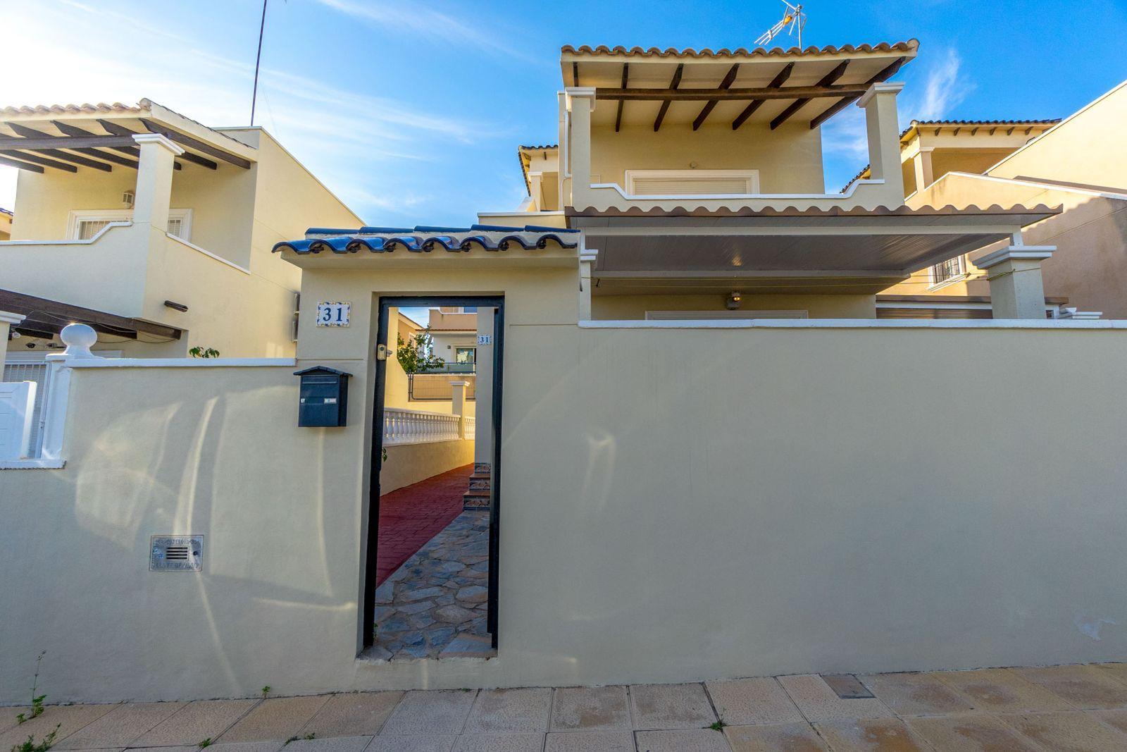 Resale - 3 Bedroom 2 Bathroom Town House in Orihuela Costa - Costa Blanca  - Alicante
