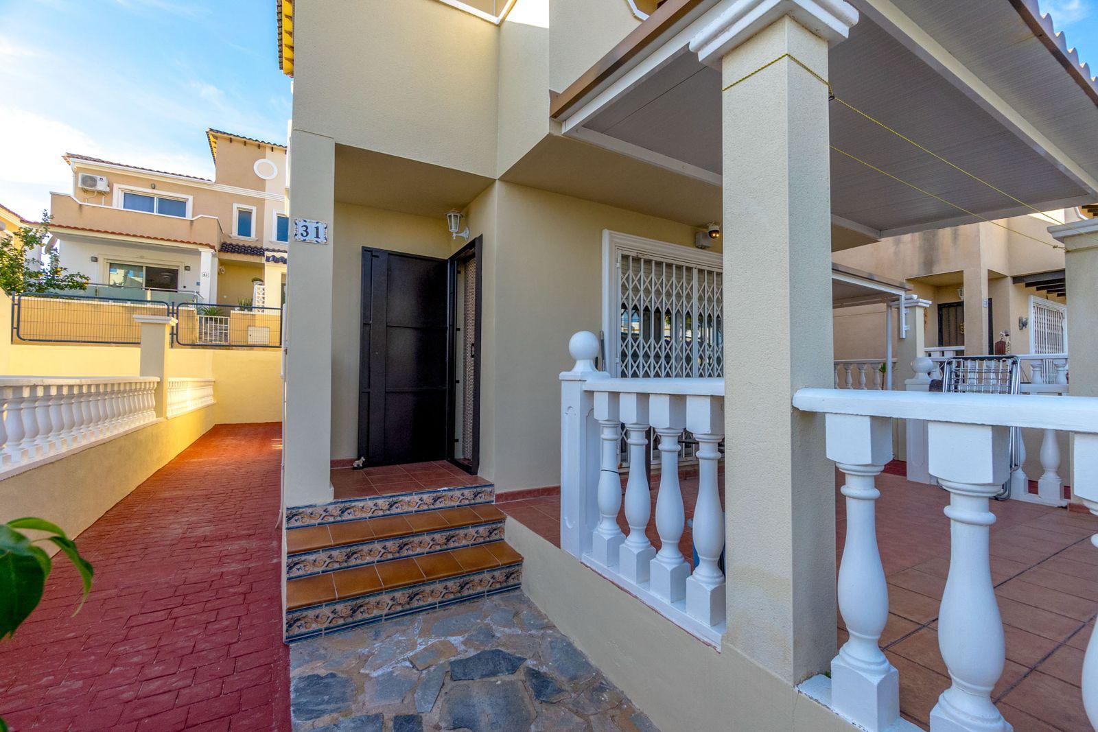 Resale - 3 Bedroom 2 Bathroom Town House in Orihuela Costa - Costa Blanca  - Alicante