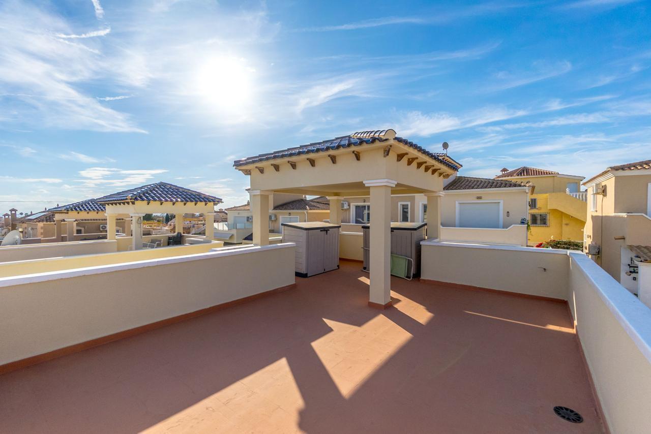 Resale - 3 Bedroom 2 Bathroom Town House in Orihuela Costa - Costa Blanca  - Alicante