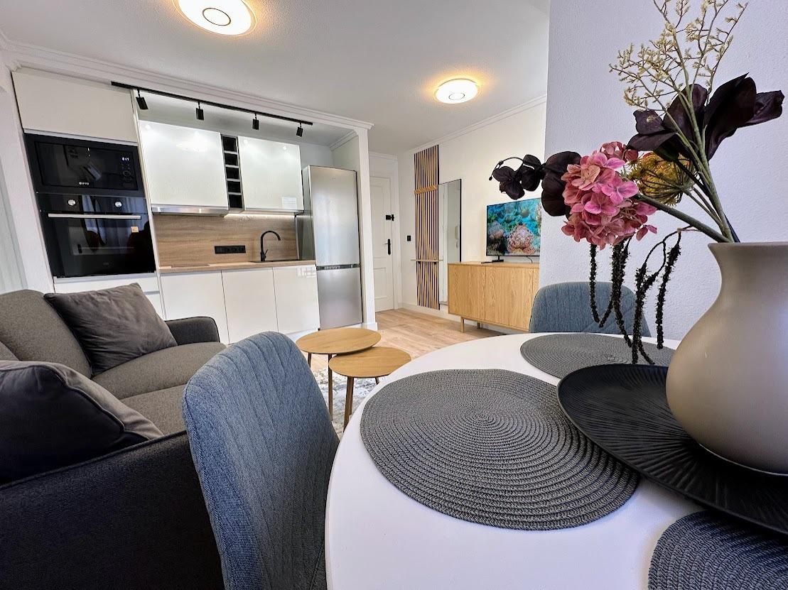 Resale - 2 Bedroom 1 Bathroom Apartment in Torrevieja - Centro  - Alicante