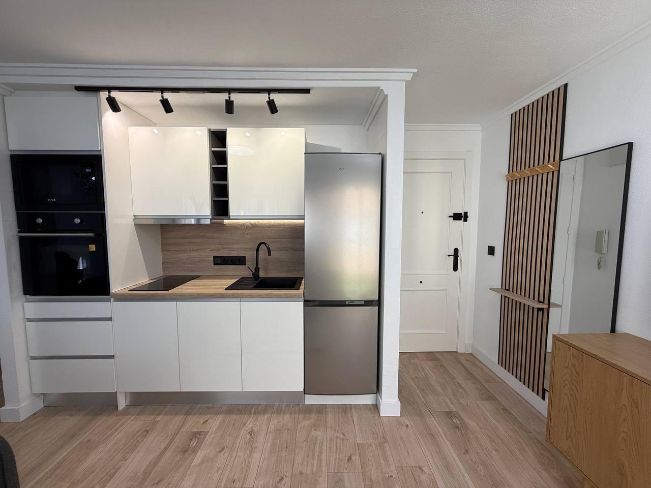 Resale - 2 Bedroom 1 Bathroom Apartment in Torrevieja - Centro  - Alicante