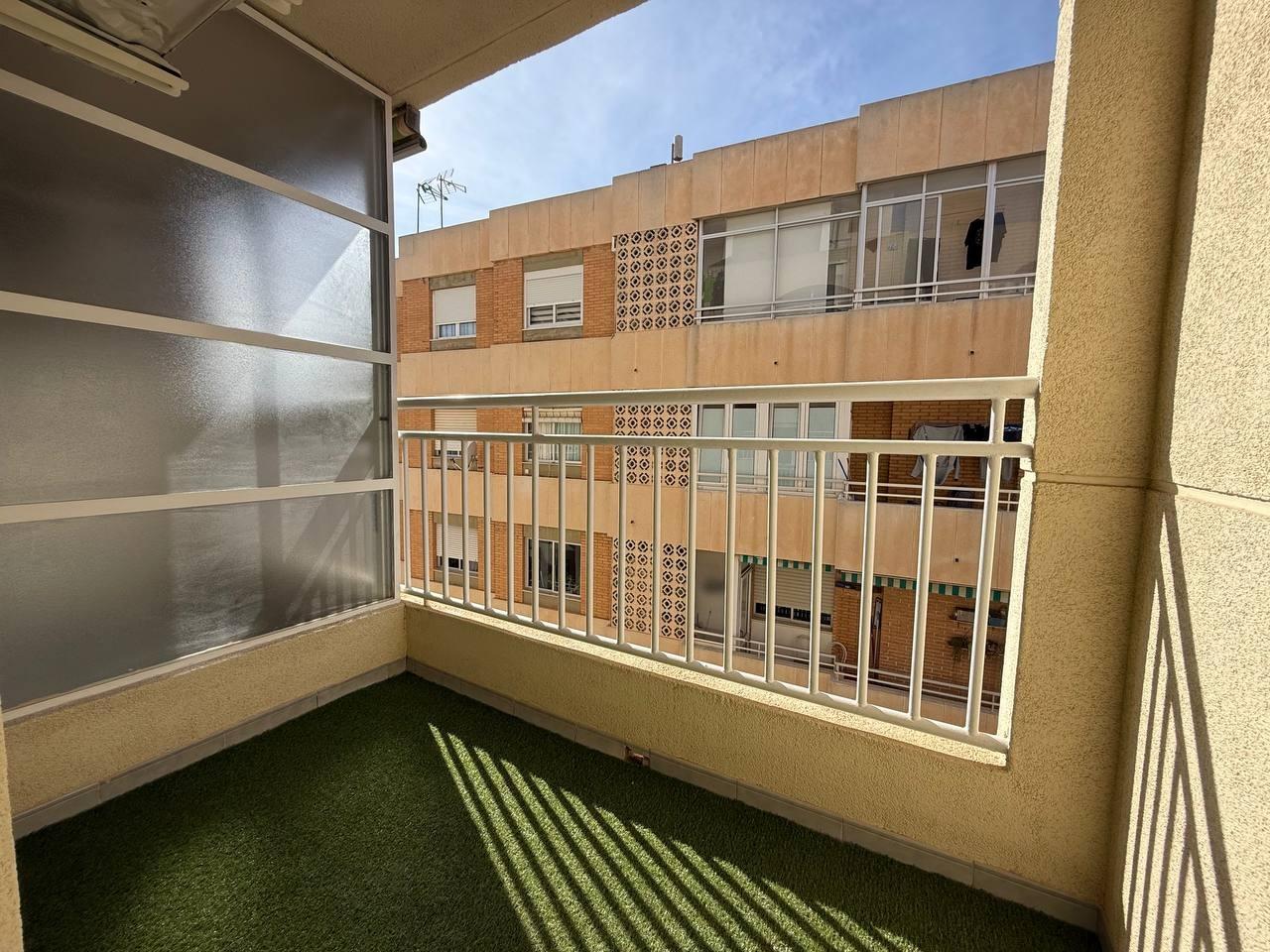 Resale - 2 Bedroom 1 Bathroom Apartment in Torrevieja - Centro  - Alicante