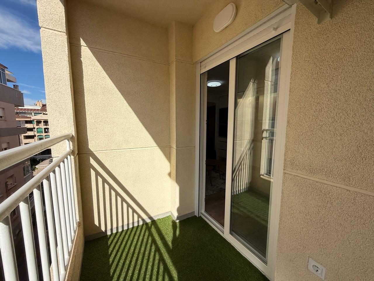 Resale - 2 Bedroom 1 Bathroom Apartment in Torrevieja - Centro  - Alicante