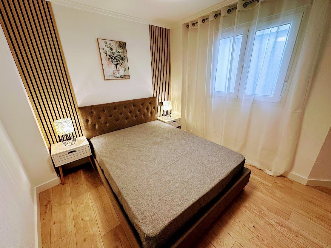 Resale - 2 Bedroom 1 Bathroom Apartment in Torrevieja - Centro  - Alicante
