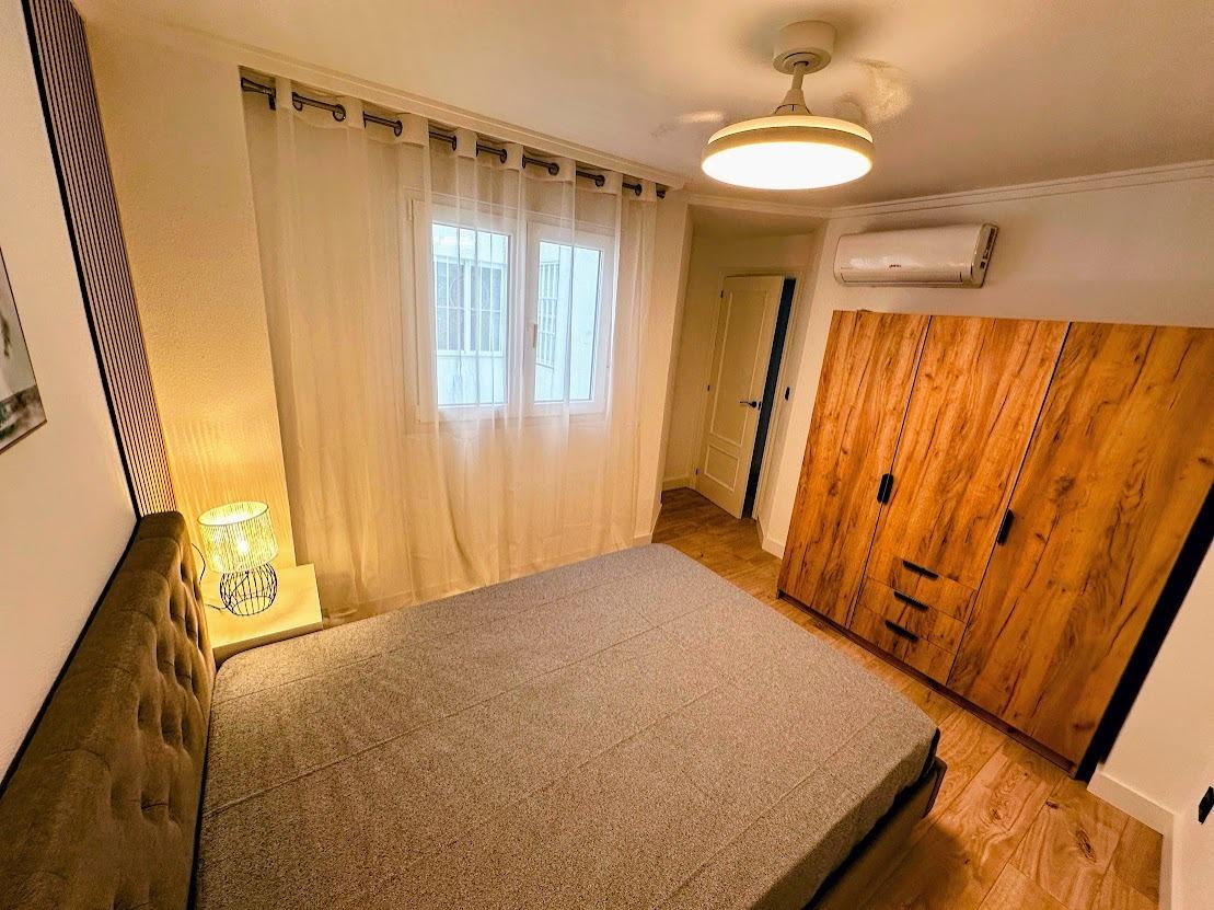 Resale - 2 Bedroom 1 Bathroom Apartment in Torrevieja - Centro  - Alicante