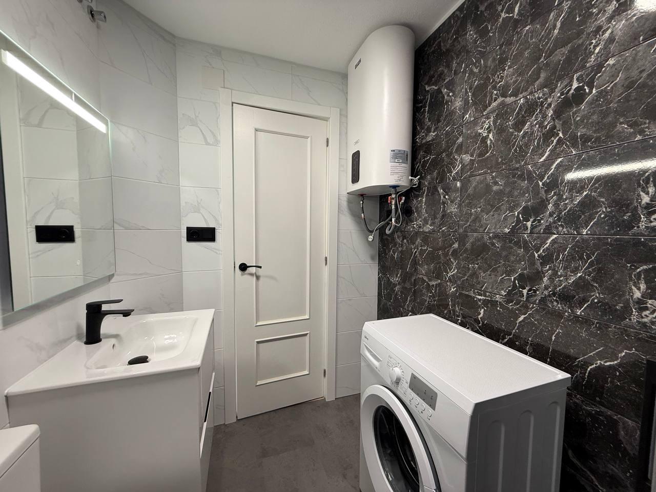 Resale - 2 Bedroom 1 Bathroom Apartment in Torrevieja - Centro  - Alicante