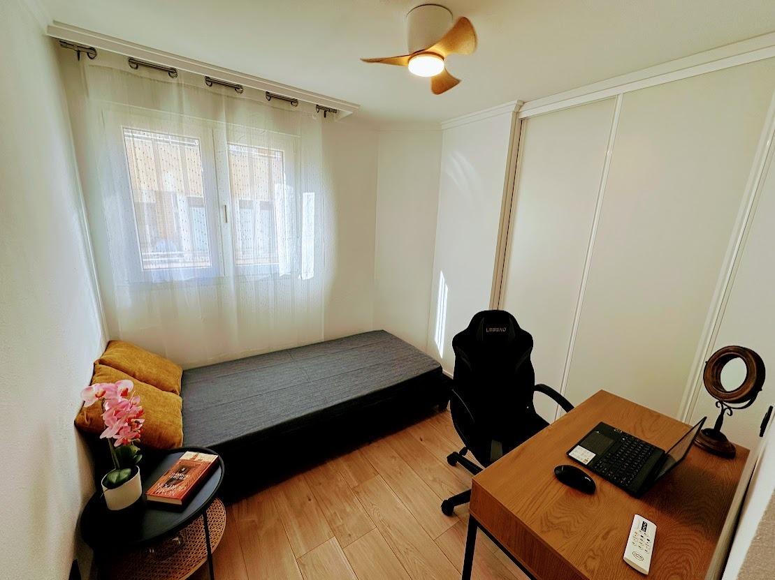 Resale - 2 Bedroom 1 Bathroom Apartment in Torrevieja - Centro  - Alicante