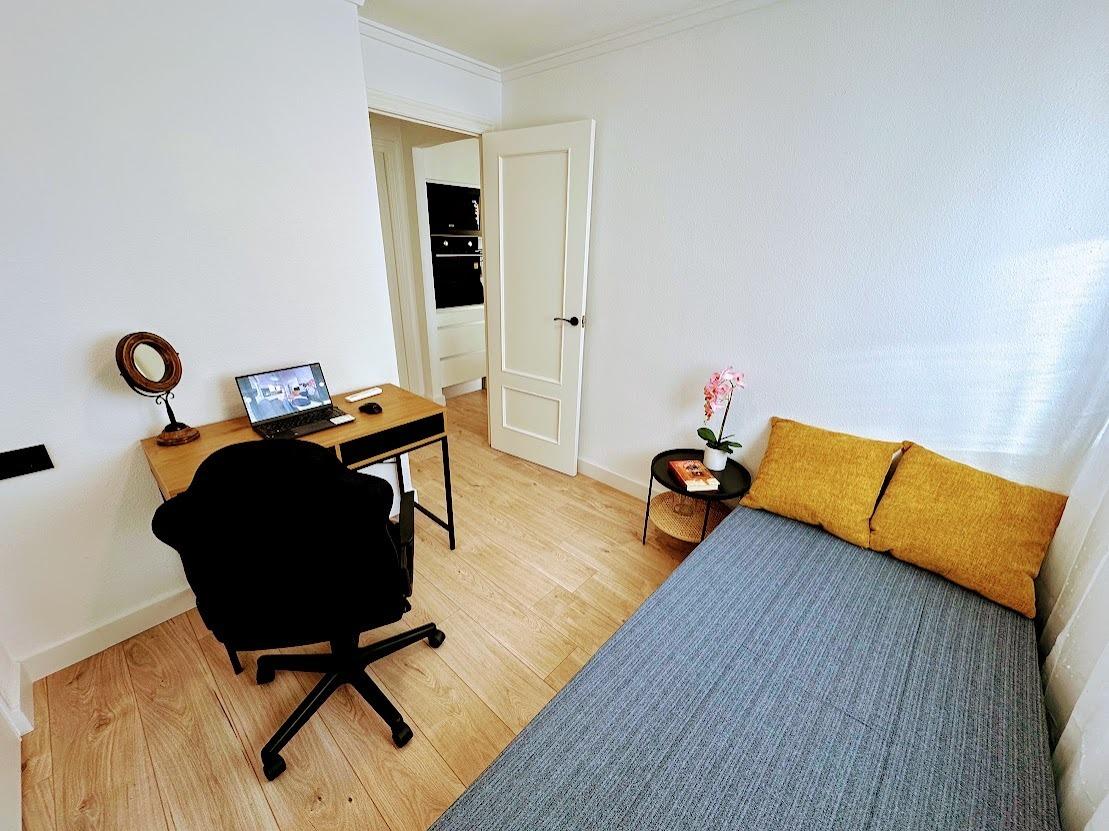 Resale - 2 Bedroom 1 Bathroom Apartment in Torrevieja - Centro  - Alicante