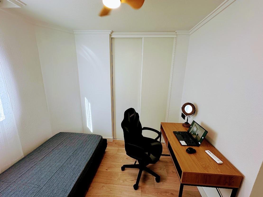 Resale - 2 Bedroom 1 Bathroom Apartment in Torrevieja - Centro  - Alicante
