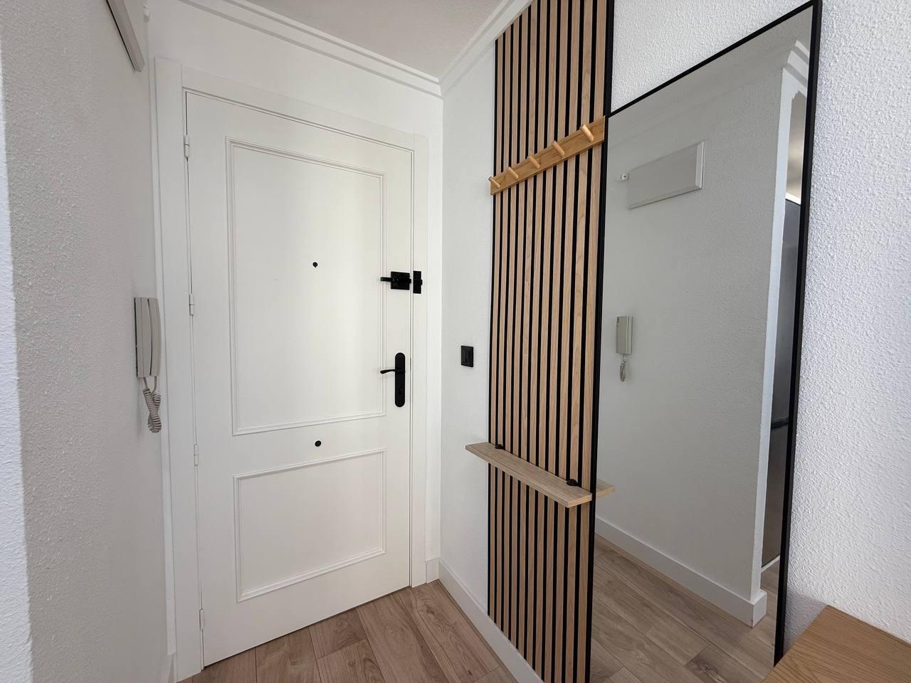 Resale - 2 Bedroom 1 Bathroom Apartment in Torrevieja - Centro  - Alicante
