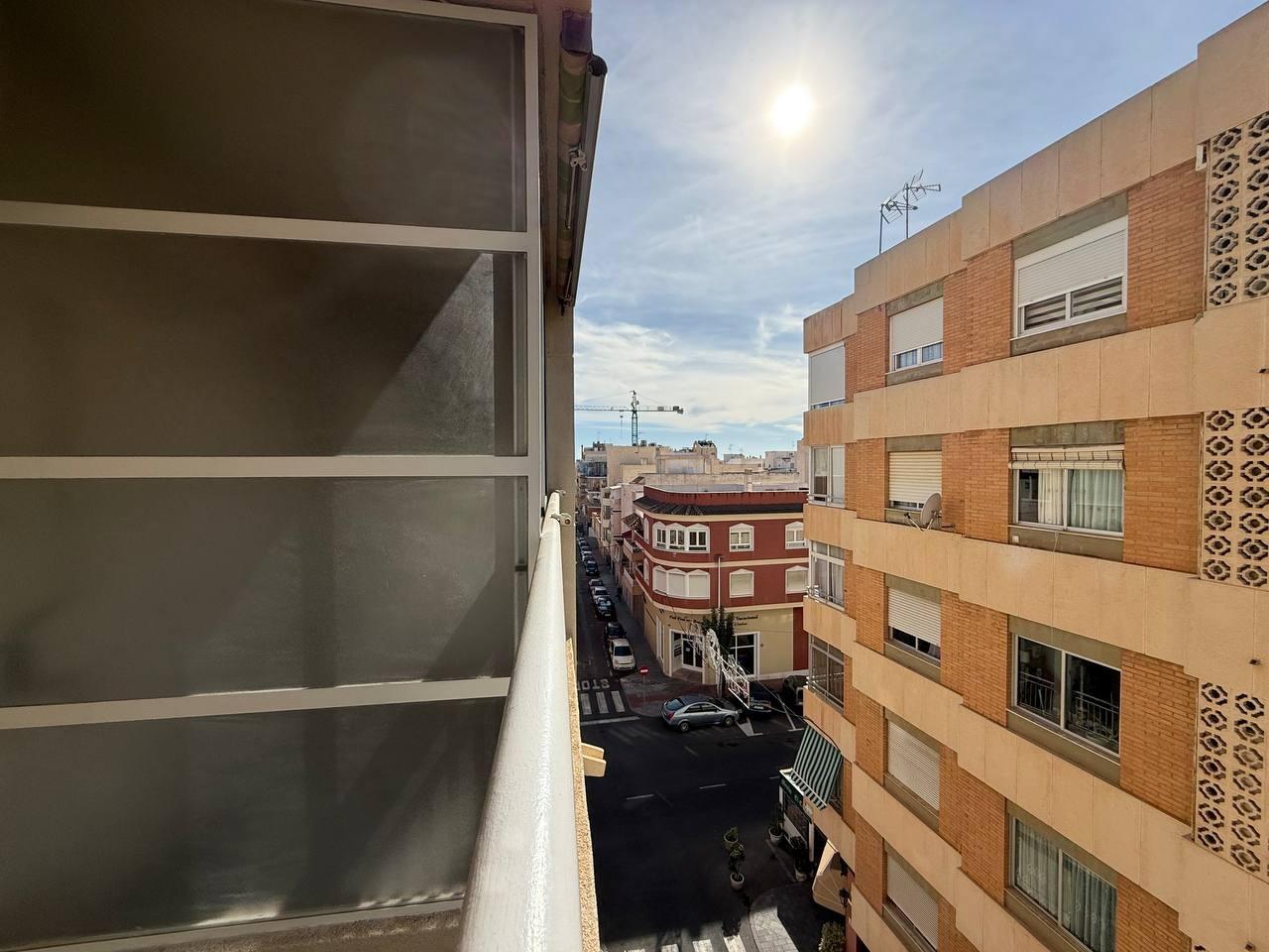 Resale - 2 Bedroom 1 Bathroom Apartment in Torrevieja - Centro  - Alicante