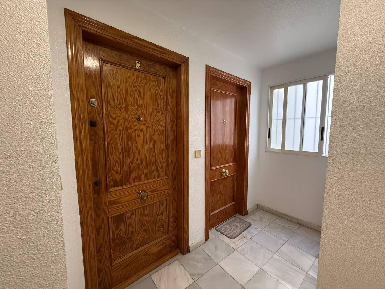 Resale - 2 Bedroom 1 Bathroom Apartment in Torrevieja - Centro  - Alicante