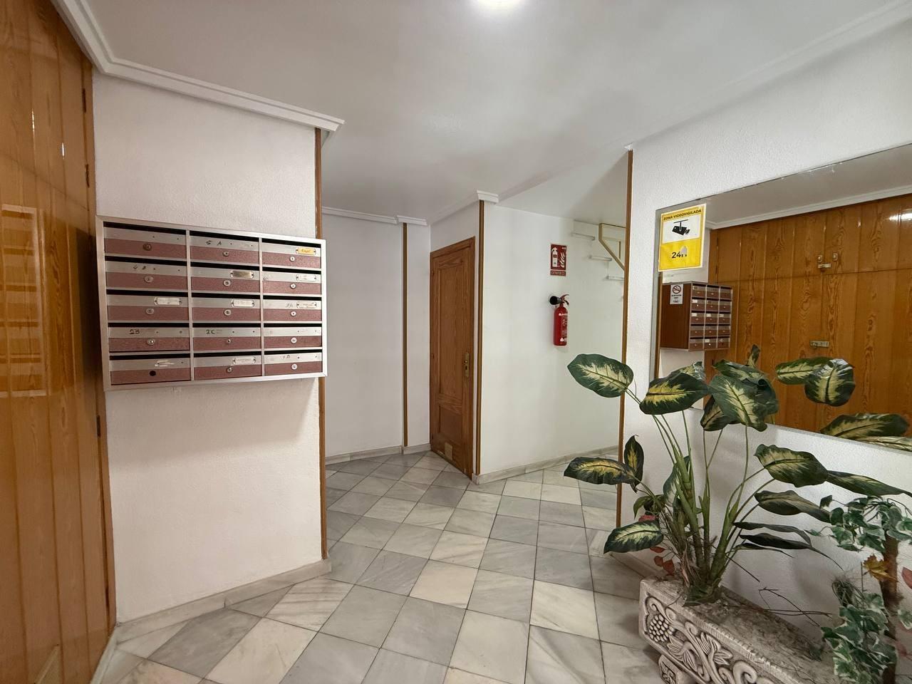 Resale - 2 Bedroom 1 Bathroom Apartment in Torrevieja - Centro  - Alicante