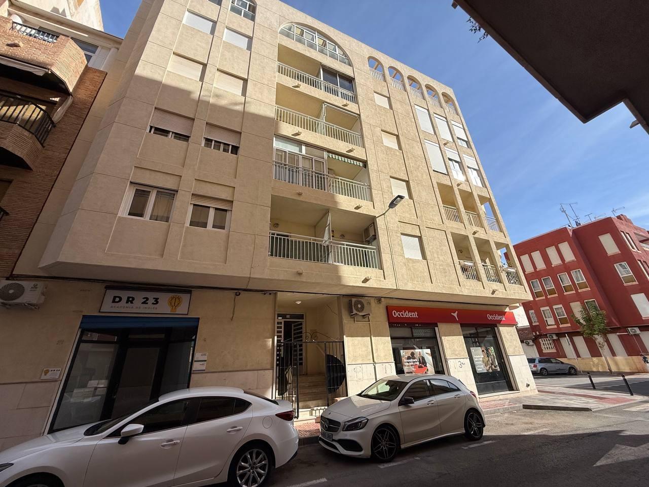 Resale - 2 Bedroom 1 Bathroom Apartment in Torrevieja - Centro  - Alicante