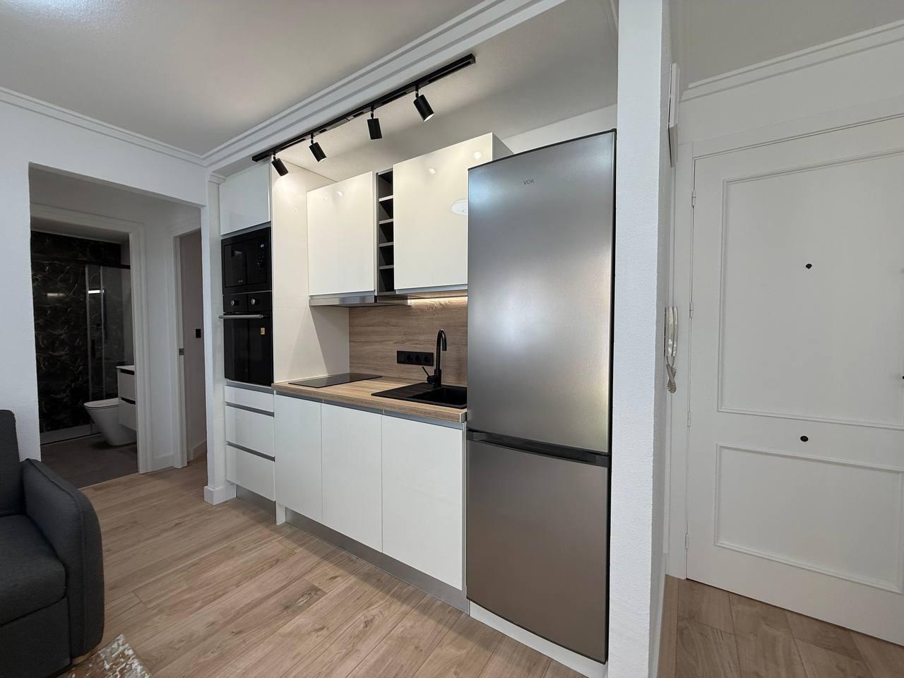 Resale - 2 Bedroom 1 Bathroom Apartment in Torrevieja - Centro  - Alicante