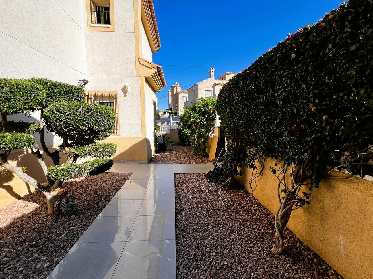 Resale - 3 Bedroom 2 Bathroom Villa in Orihuela Costa - Costa Blanca  - Alicante