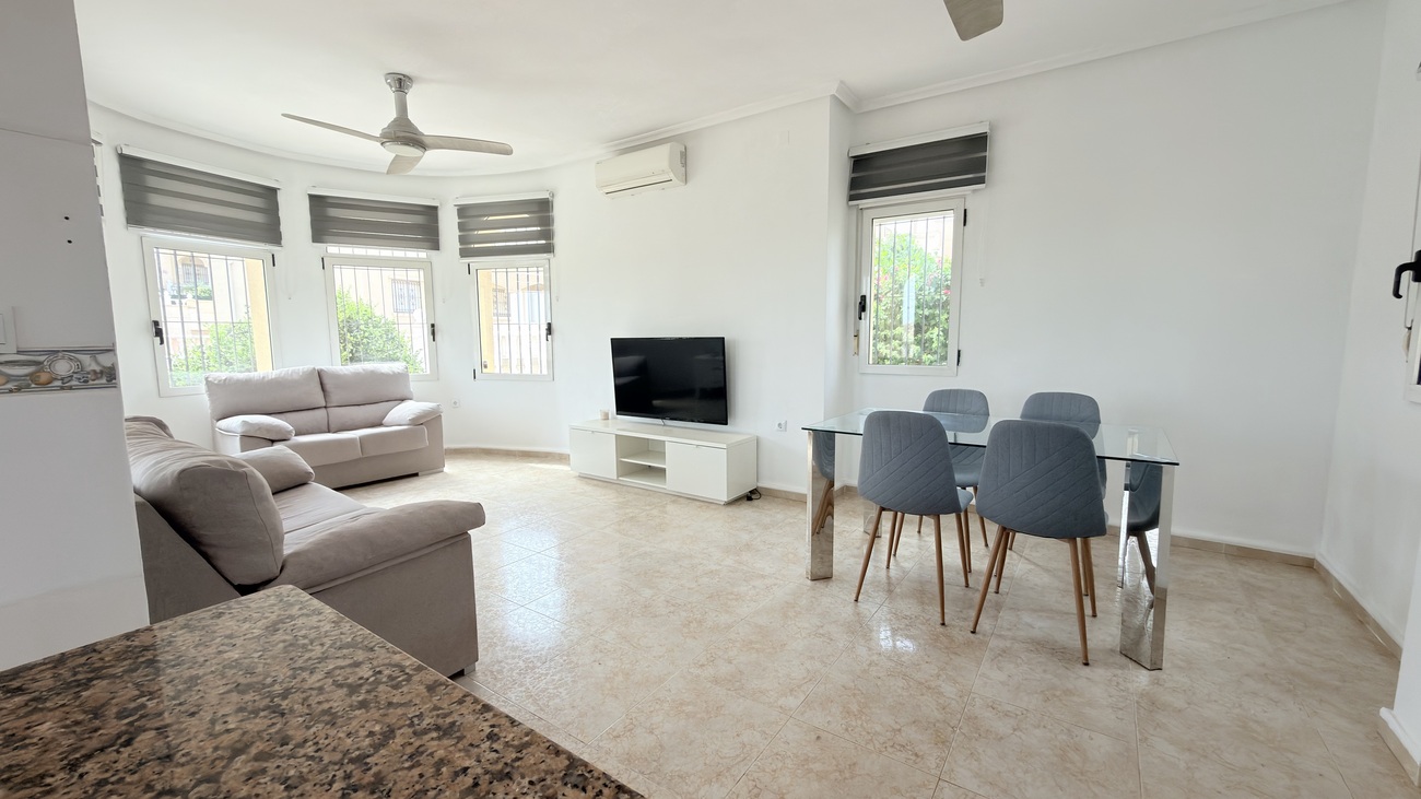 Resale - 3 Bedroom 2 Bathroom Villa in Orihuela Costa - Costa Blanca  - Alicante