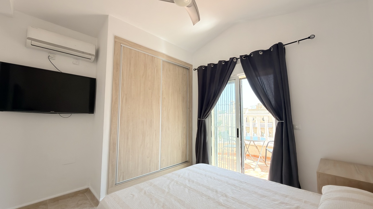 Resale - 3 Bedroom 2 Bathroom Villa in Orihuela Costa - Costa Blanca  - Alicante