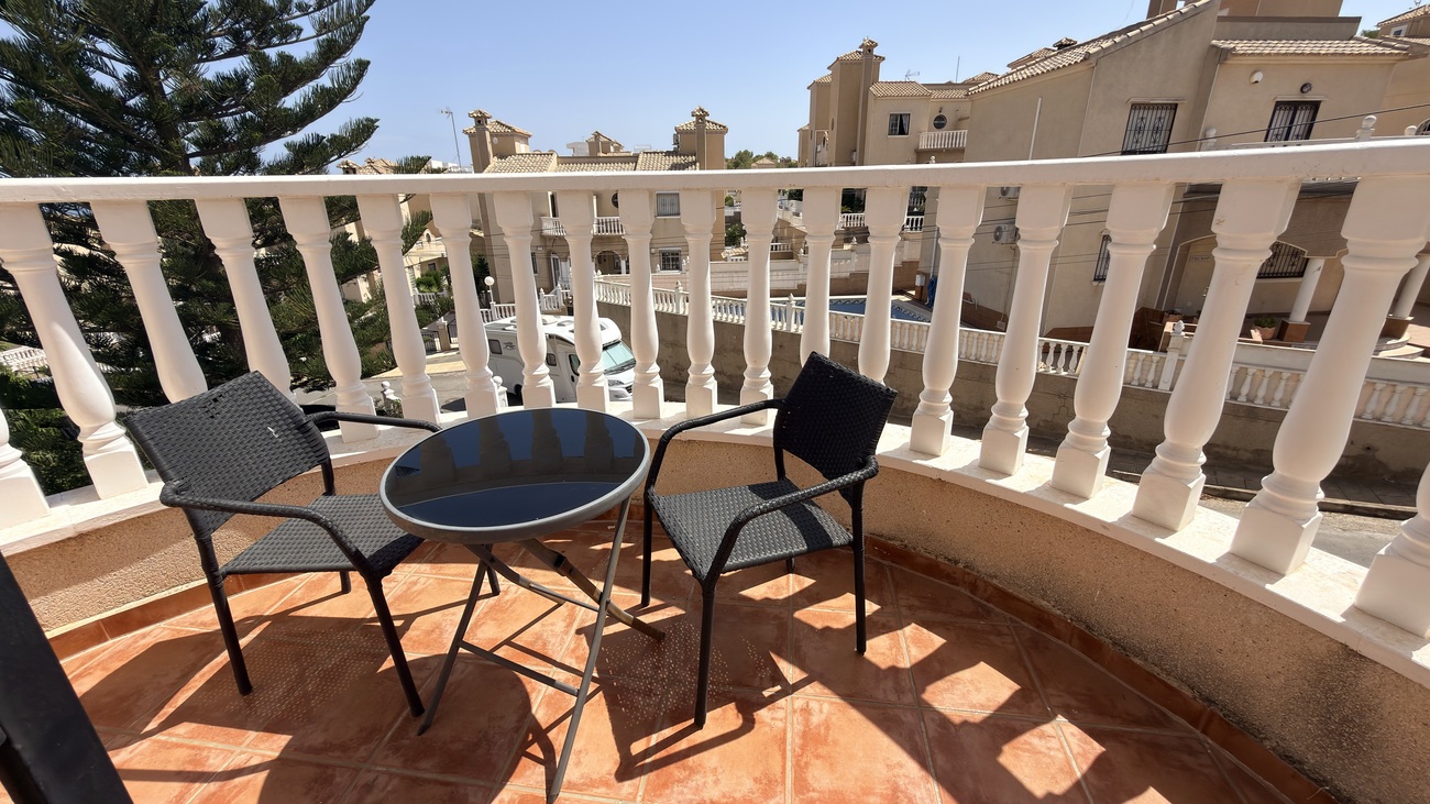 Resale - 3 Bedroom 2 Bathroom Villa in Orihuela Costa - Costa Blanca  - Alicante