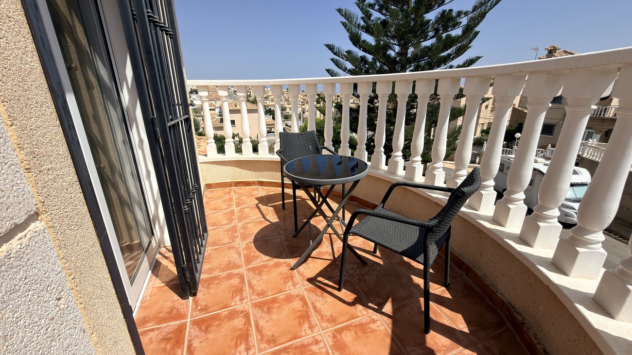 Resale - 3 Bedroom 2 Bathroom Villa in Orihuela Costa - Costa Blanca  - Alicante
