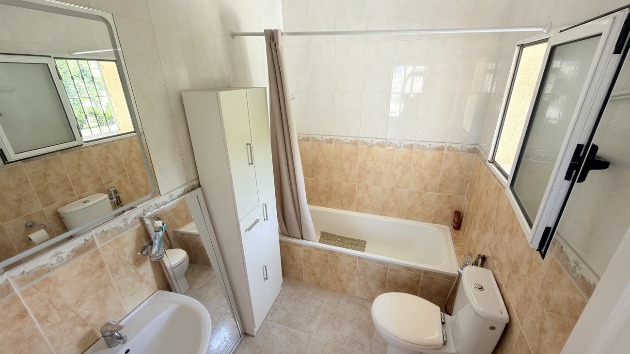 Resale - 3 Bedroom 2 Bathroom Villa in Orihuela Costa - Costa Blanca  - Alicante