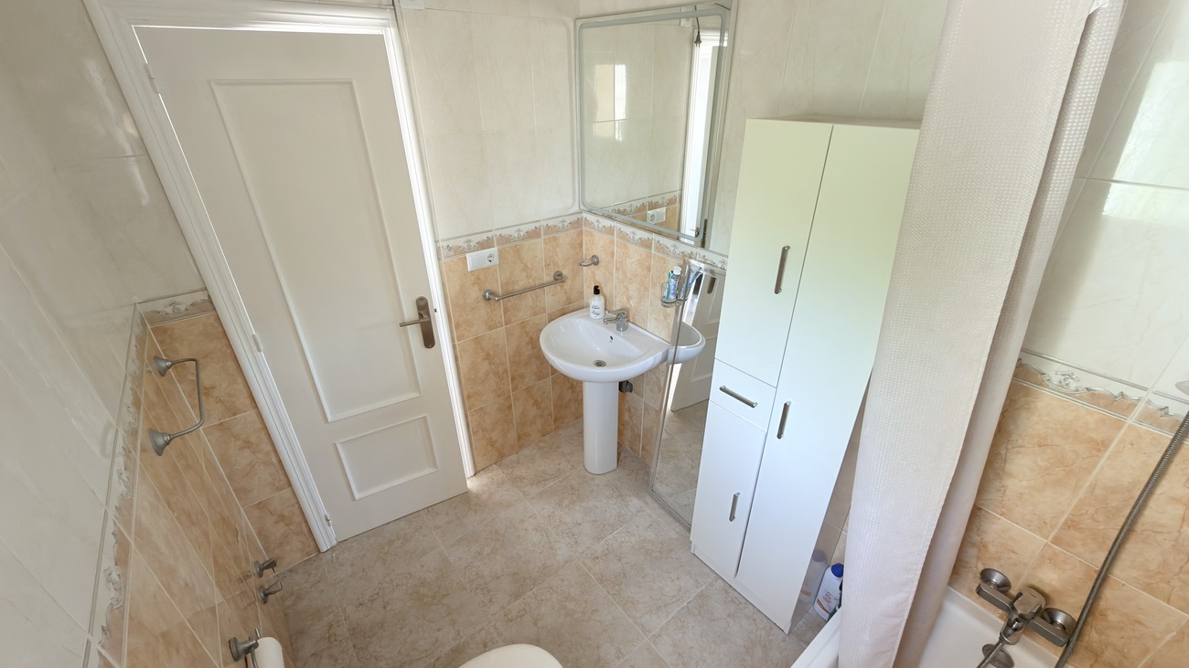 Resale - 3 Bedroom 2 Bathroom Villa in Orihuela Costa - Costa Blanca  - Alicante