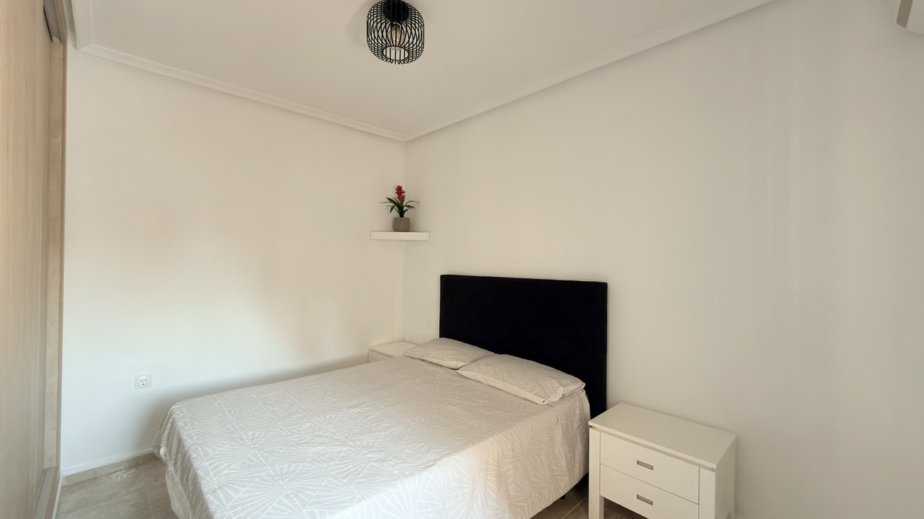 Resale - 3 Bedroom 2 Bathroom Villa in Orihuela Costa - Costa Blanca  - Alicante