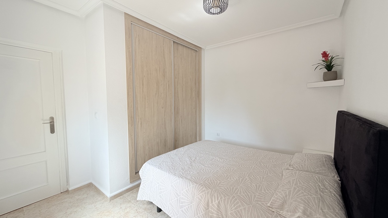 Resale - 3 Bedroom 2 Bathroom Villa in Orihuela Costa - Costa Blanca  - Alicante