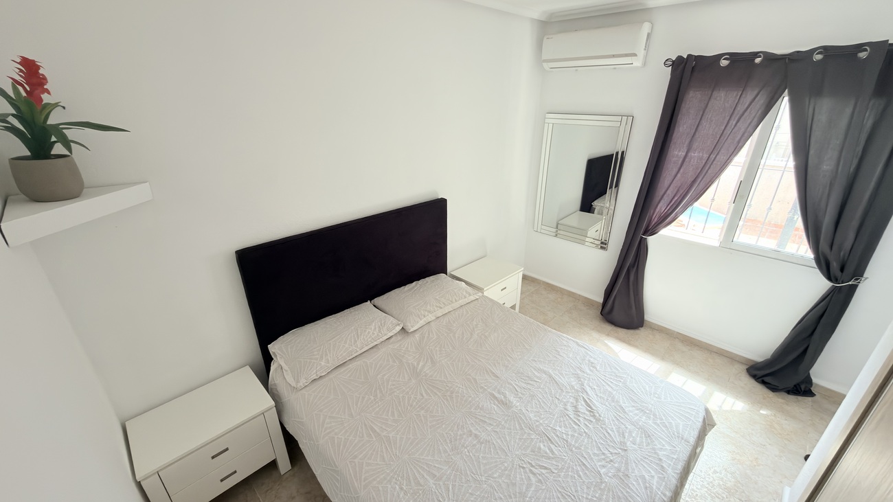 Resale - 3 Bedroom 2 Bathroom Villa in Orihuela Costa - Costa Blanca  - Alicante