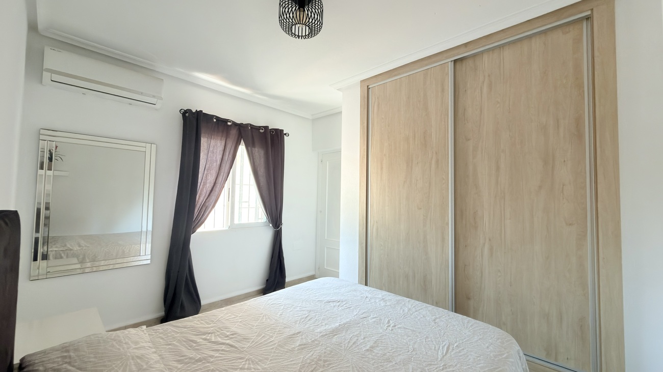 Resale - 3 Bedroom 2 Bathroom Villa in Orihuela Costa - Costa Blanca  - Alicante