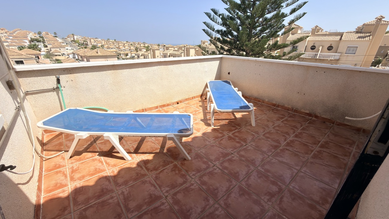 Resale - 3 Bedroom 2 Bathroom Villa in Orihuela Costa - Costa Blanca  - Alicante