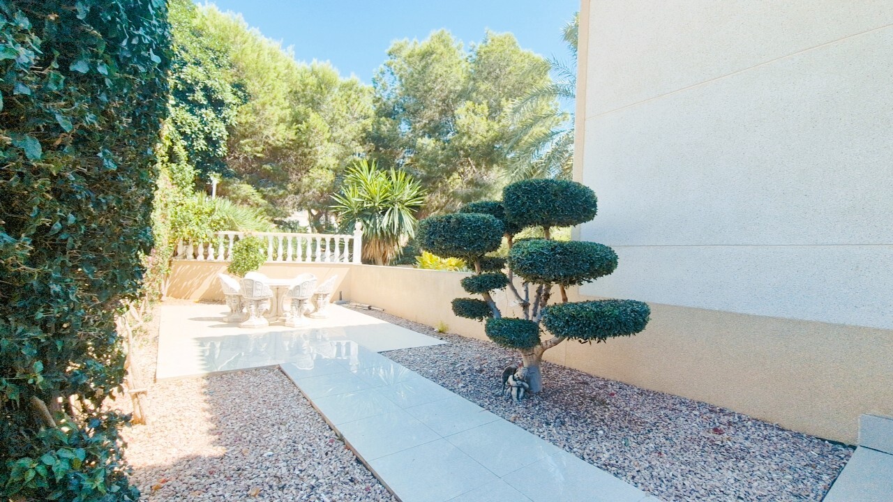 Resale - 3 Bedroom 2 Bathroom Villa in Orihuela Costa - Costa Blanca  - Alicante