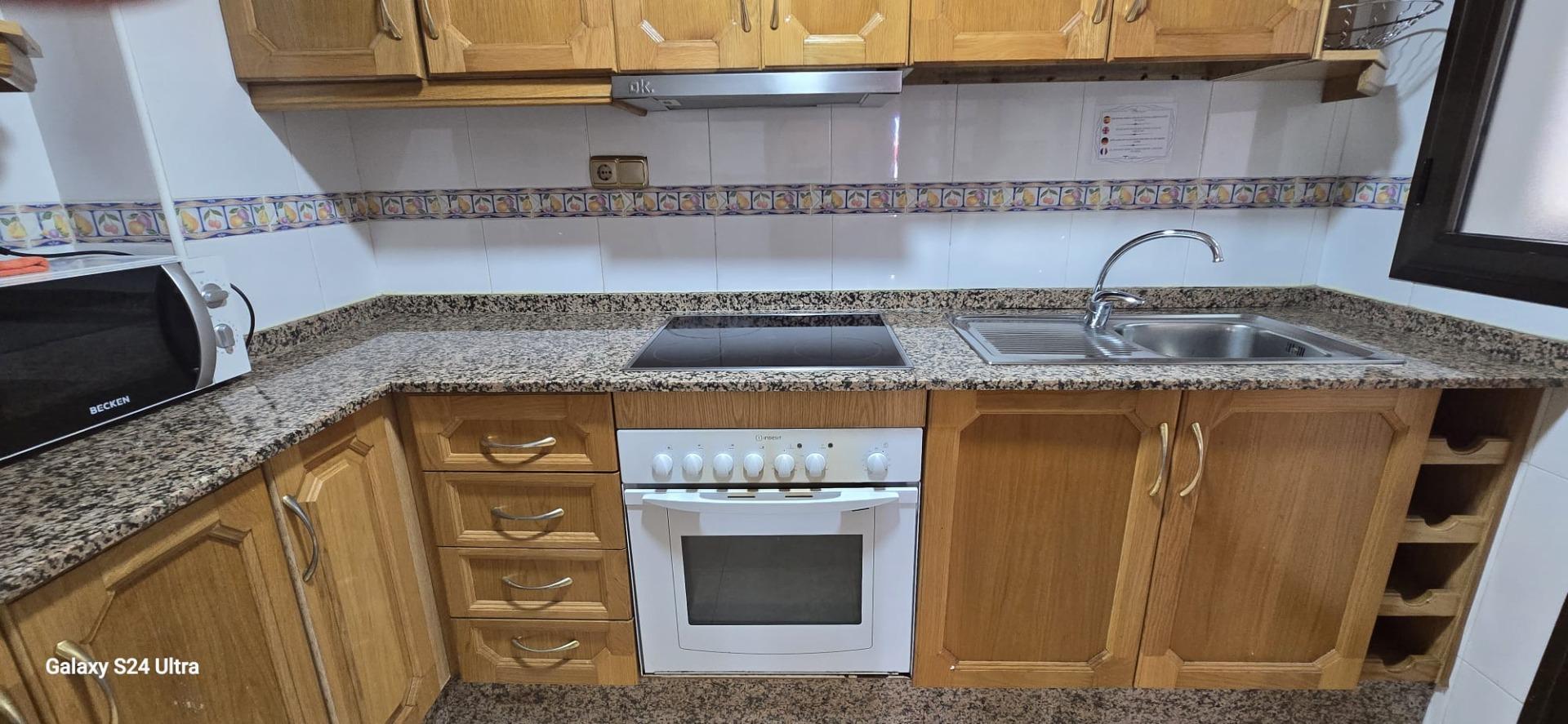 Resale - 3 Bedroom 2 Bathroom Apartment in Torrevieja - Torrevieja  - Alicante