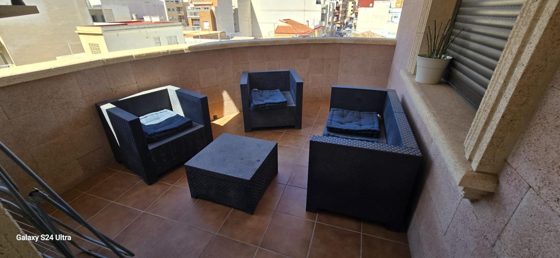 Resale - 4 Bedroom 2 Bathroom Apartment in Torrevieja - Torrevieja  - Alicante