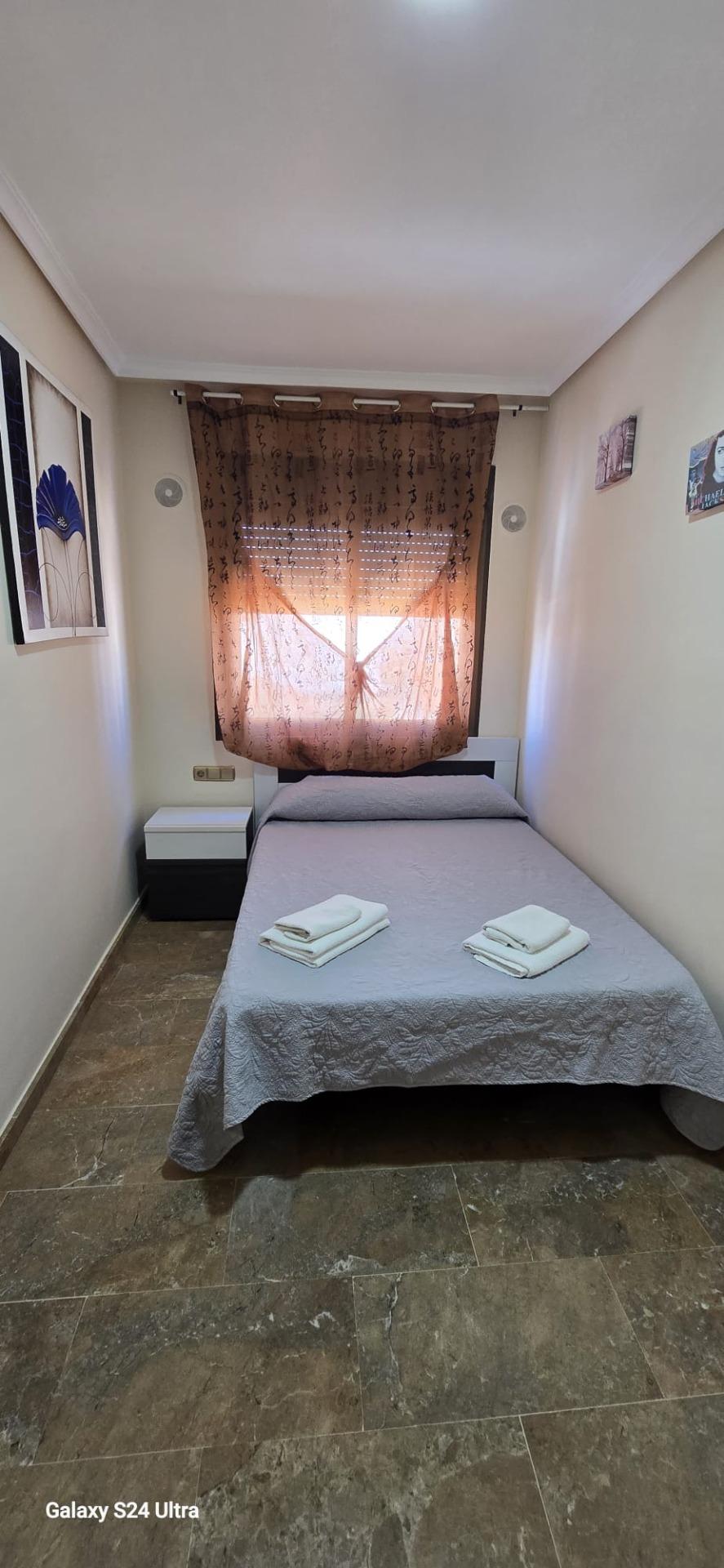 Resale - 4 Bedroom 2 Bathroom Apartment in Torrevieja - Torrevieja  - Alicante