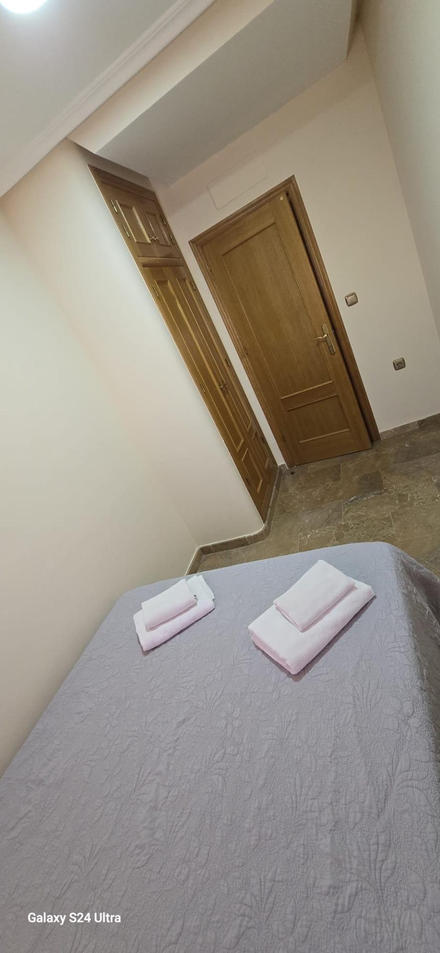 Resale - 4 Bedroom 2 Bathroom Apartment in Torrevieja - Torrevieja  - Alicante