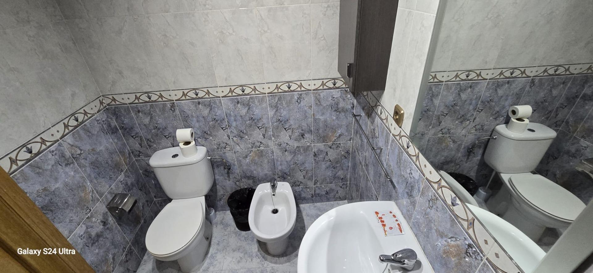 Resale - 4 Bedroom 2 Bathroom Apartment in Torrevieja - Torrevieja  - Alicante
