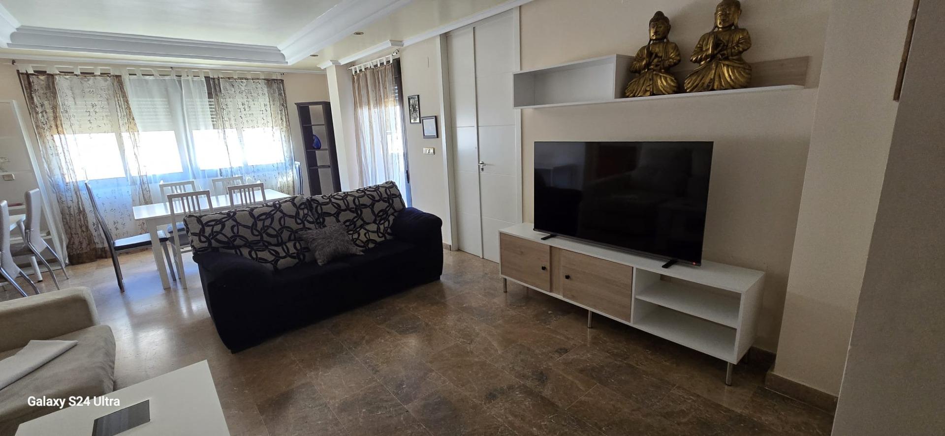 Resale - 4 Bedroom 2 Bathroom Apartment in Torrevieja - Torrevieja  - Alicante