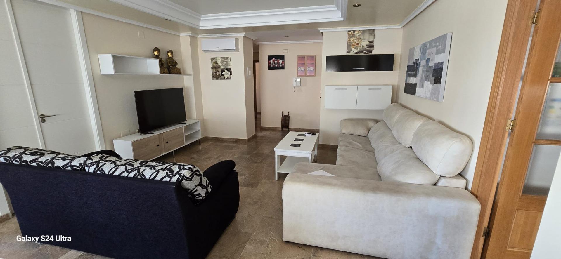 Resale - 4 Bedroom 2 Bathroom Apartment in Torrevieja - Torrevieja  - Alicante