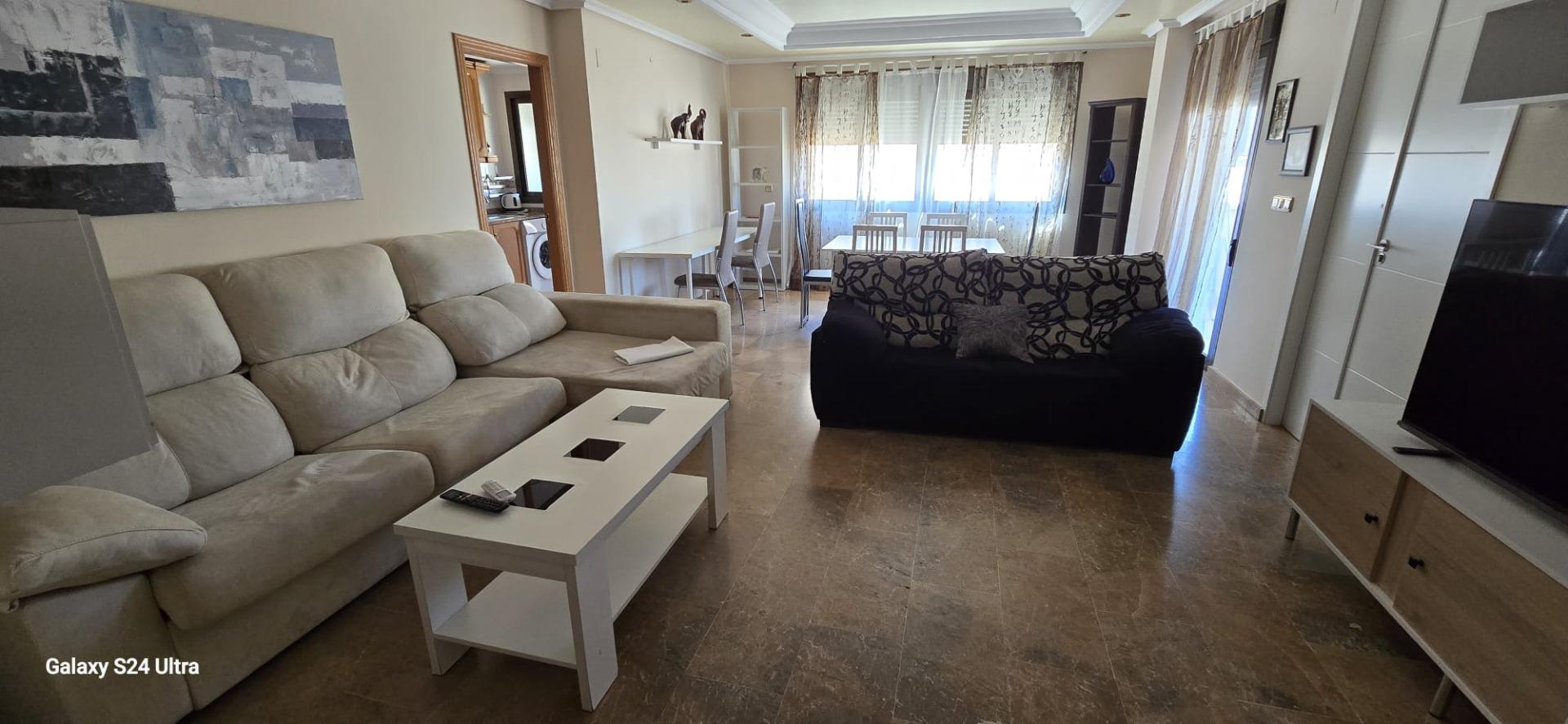 Resale - 4 Bedroom 2 Bathroom Apartment in Torrevieja - Torrevieja  - Alicante
