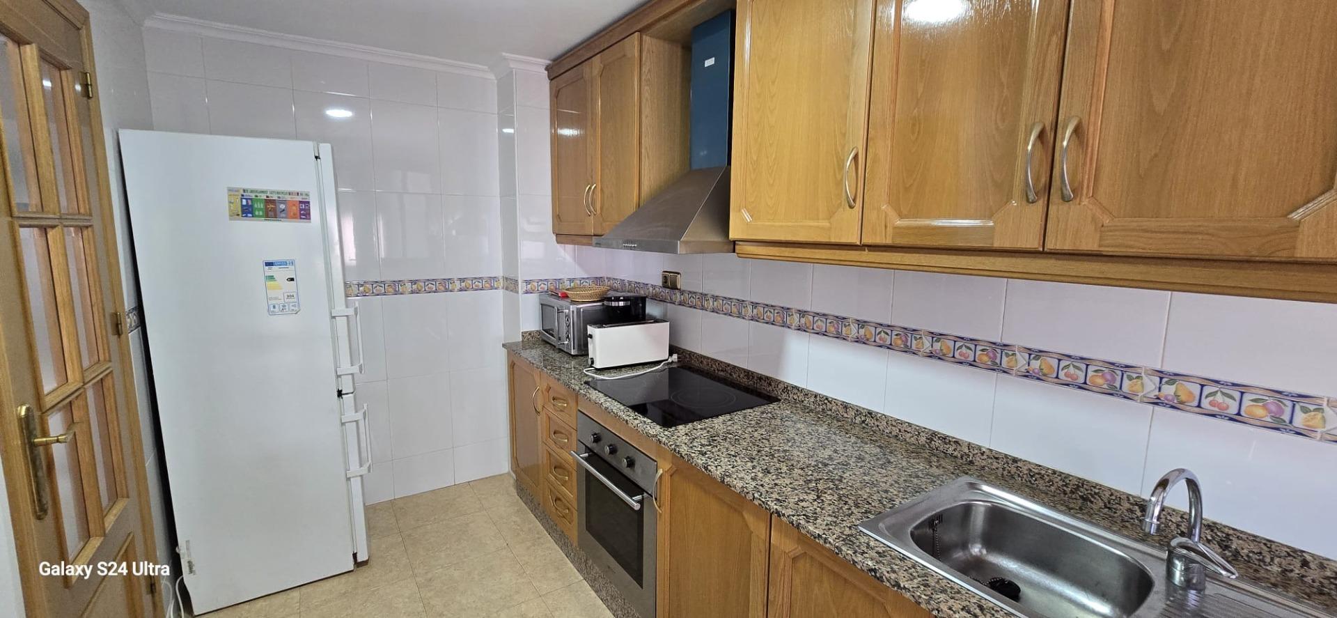 Resale - 4 Bedroom 2 Bathroom Apartment in Torrevieja - Torrevieja  - Alicante
