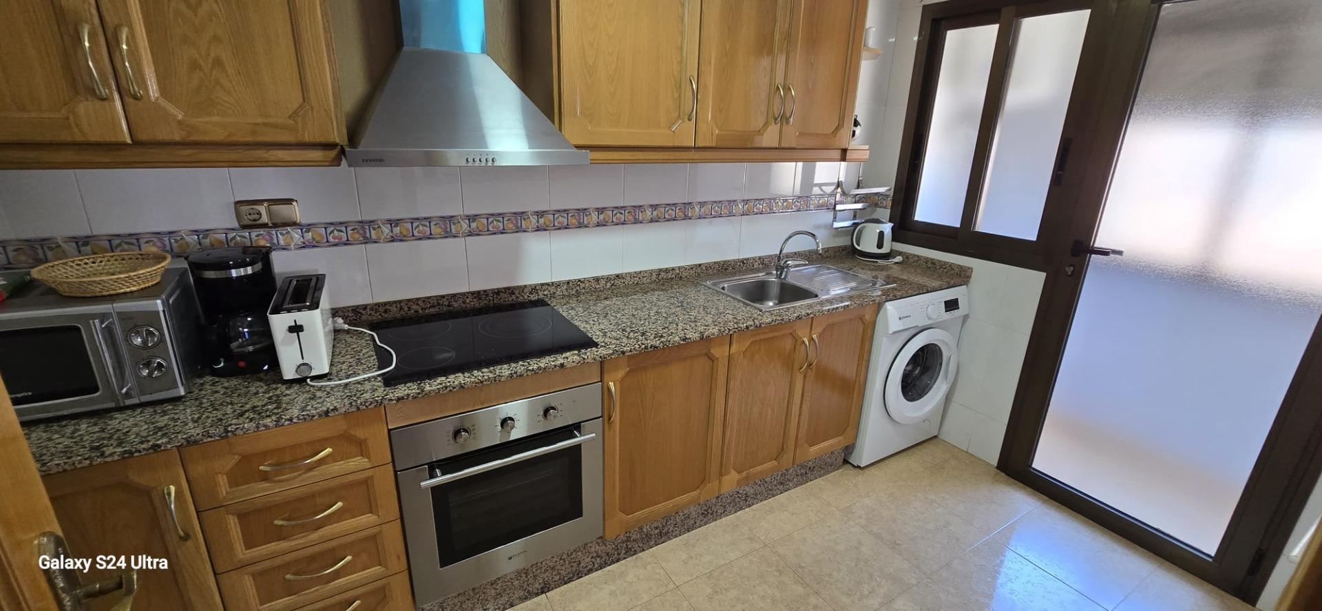 Resale - 4 Bedroom 2 Bathroom Apartment in Torrevieja - Torrevieja  - Alicante