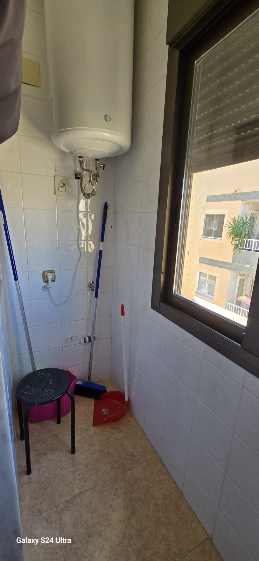Resale - 4 Bedroom 2 Bathroom Apartment in Torrevieja - Torrevieja  - Alicante