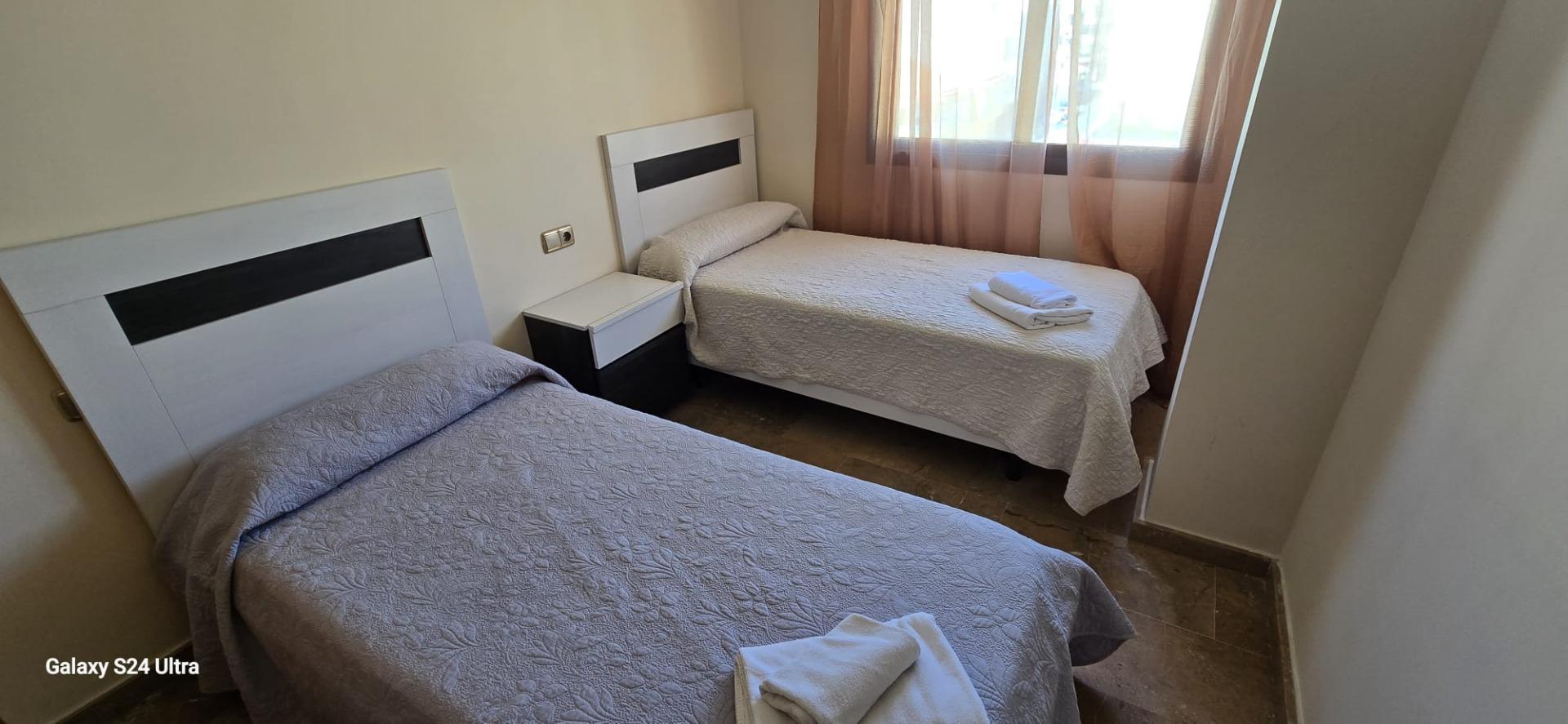 Resale - 4 Bedroom 2 Bathroom Apartment in Torrevieja - Torrevieja  - Alicante
