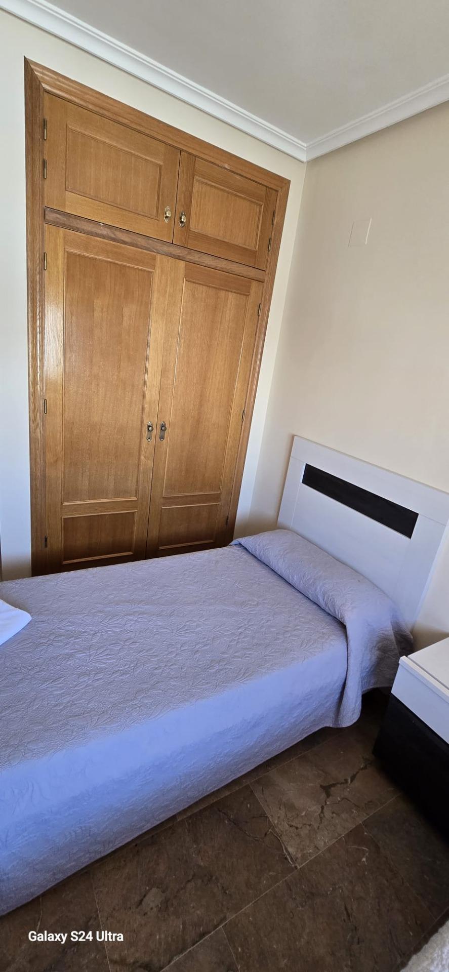 Resale - 4 Bedroom 2 Bathroom Apartment in Torrevieja - Torrevieja  - Alicante