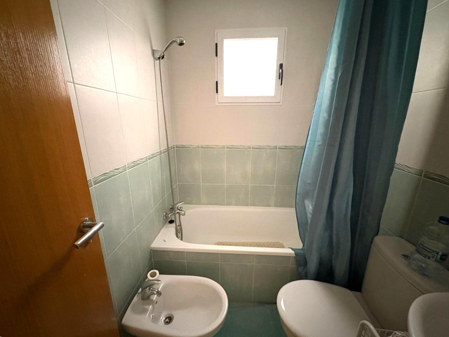 Resale - 2 Bedroom 1 Bathroom Apartment in Torrevieja - Centro  - Alicante