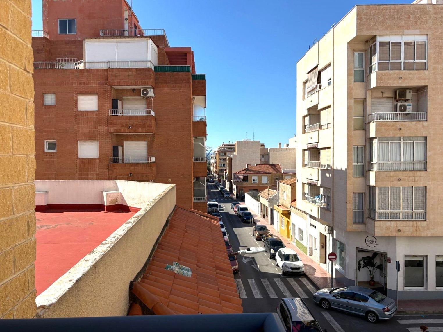 Resale - 2 Bedroom 1 Bathroom Apartment in Torrevieja - Centro  - Alicante