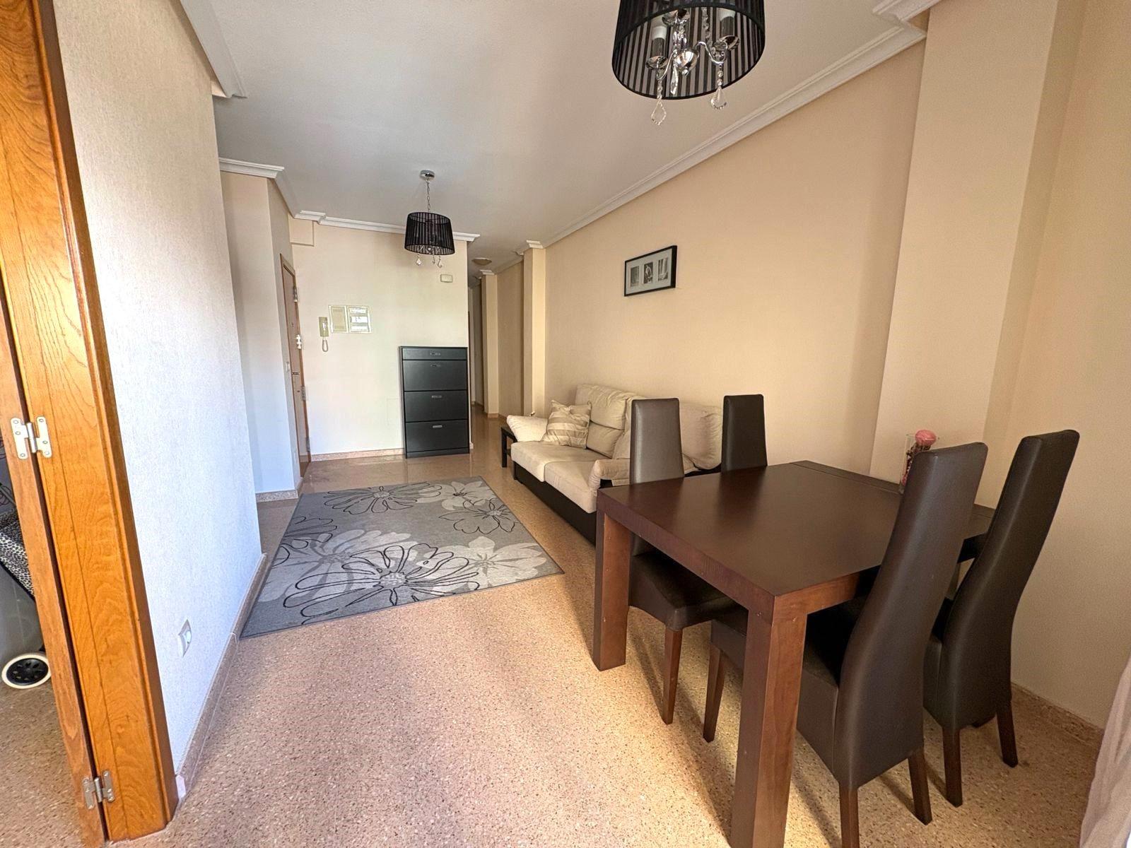 Resale - 2 Bedroom 1 Bathroom Apartment in Torrevieja - Centro  - Alicante